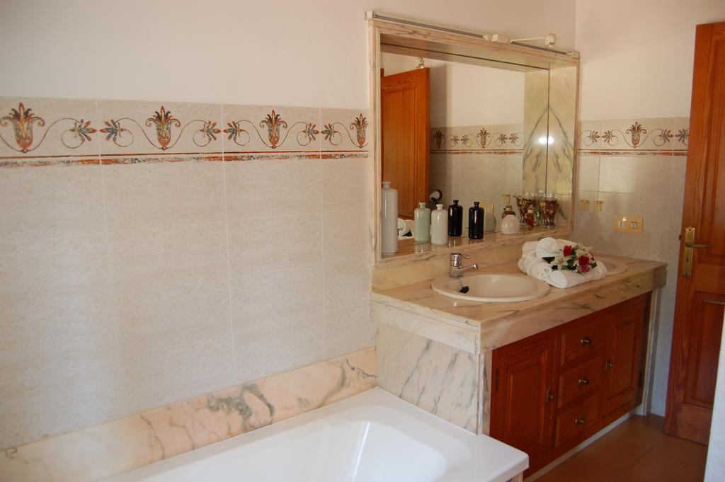 Private Villas Puerto Pollensa For Family Groups, Private Mountain Ideal For Runners, Trailers, Hikers, It Is Approximately 3 Minute Walk From The Beach Værelse billede